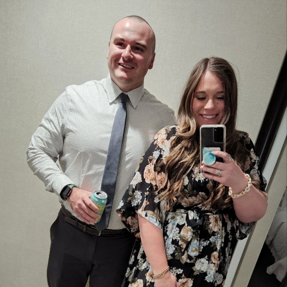 Meet your Posher, Lauren - Picture 2 of 3